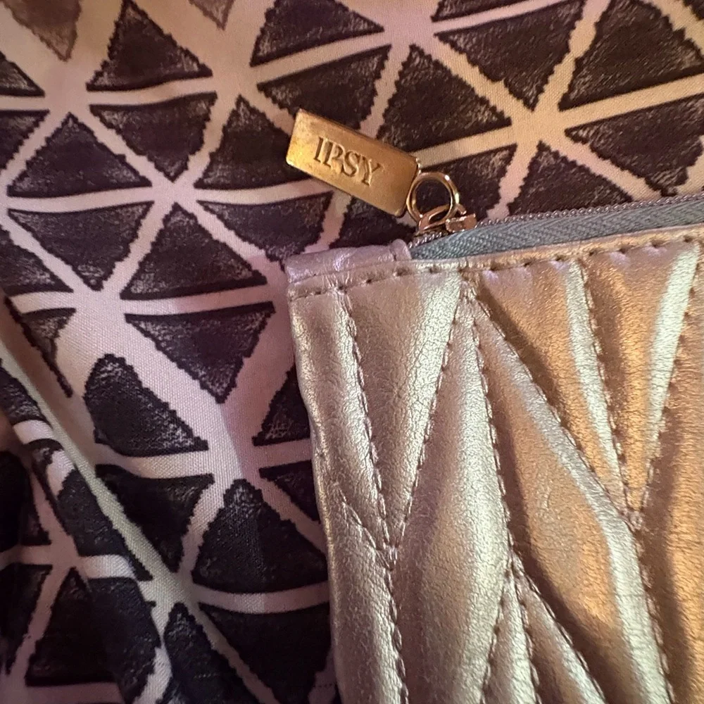 NWOT Ipsy Glam Bag highlighter makeup bundle